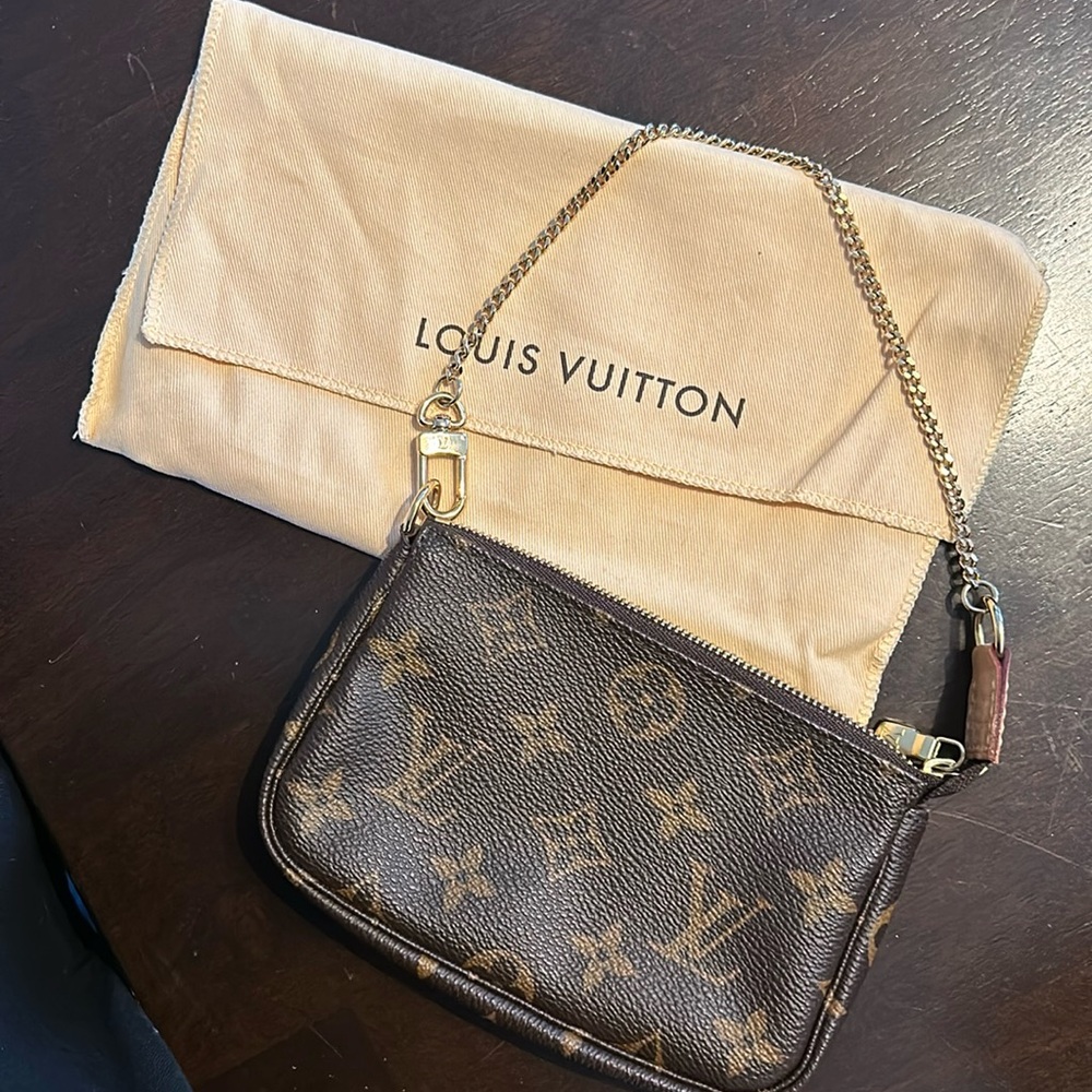 AUTHENTIC LV mini pochette with chain